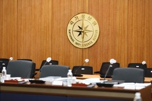 [단독] 정부 '비화폰' 독점 계약 SKT...국정원 "현재까지 유심 해킹 피해 없어"