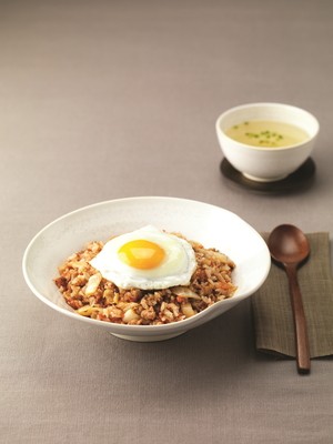 Kimchi bokkeumbap, spicy kimchi fried rice with egg