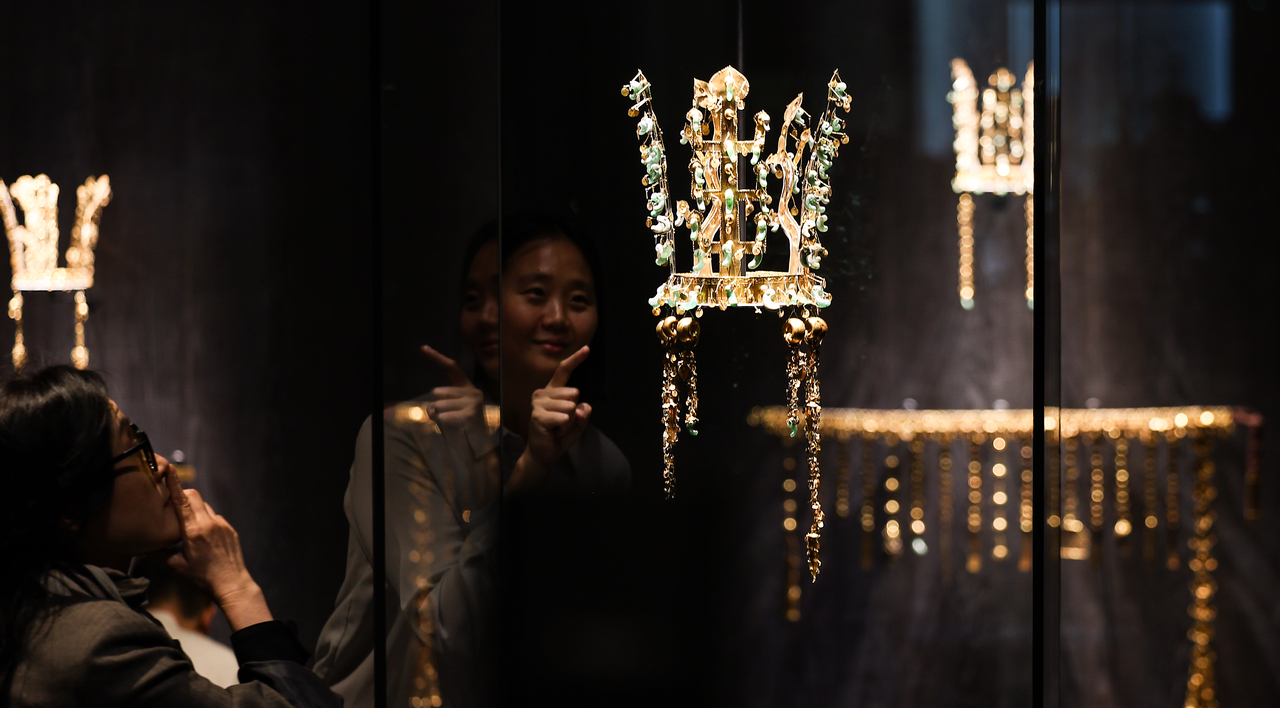 Silla gold crowns on view at the special exhibition “Silla Gold Crowns: Power and Prestige" at the Gyeongju National Museum, seen on Monday. (Yonhap)