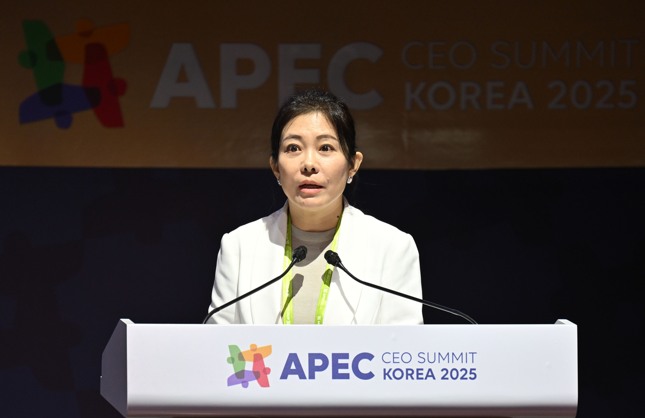 JD.com CEO Sandy Ran Xu (Im Se-jun/The Korea Herald)