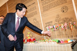 Vietnamese president visits ASEAN House in Busan