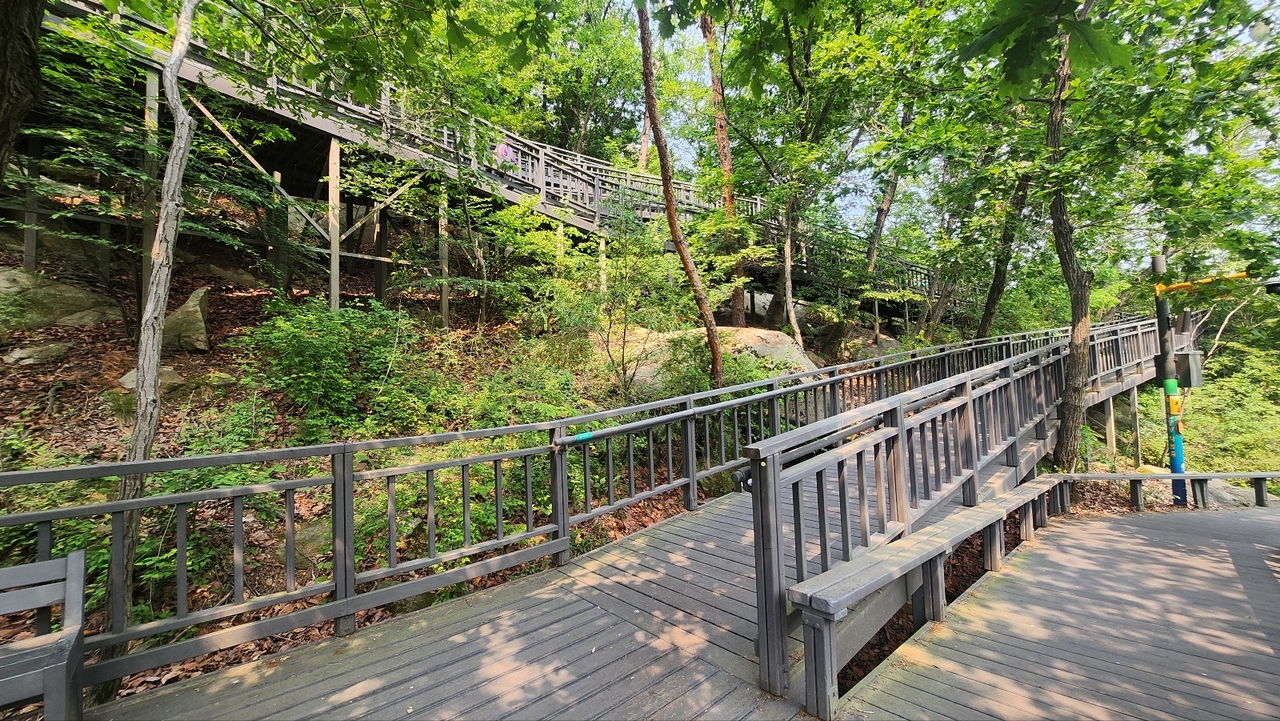 Gwanaksan Barrier-Free Forest Trail in Gwanak-gu, southern Seoul (Seoul Metropolitan Government)