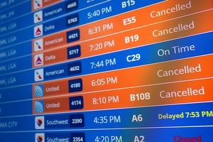 Trump threatens air traffic controllers who fail to return to work