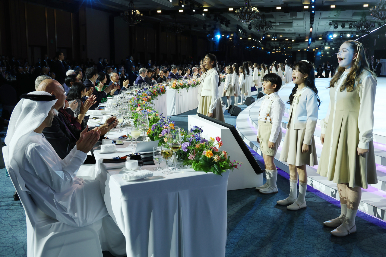 The APEC Project Choir, made up of 24 children from around the world, sings "Fly as One" during the APEC 2025 gala dinner in Gyeongju, North Gyeongsang Province, Friday. (Yonhap)